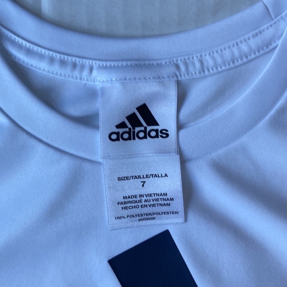 Adidas youth T-shirt white with applied graphic. Youth 7 self-wick fabric. - Picture 3 of 3
